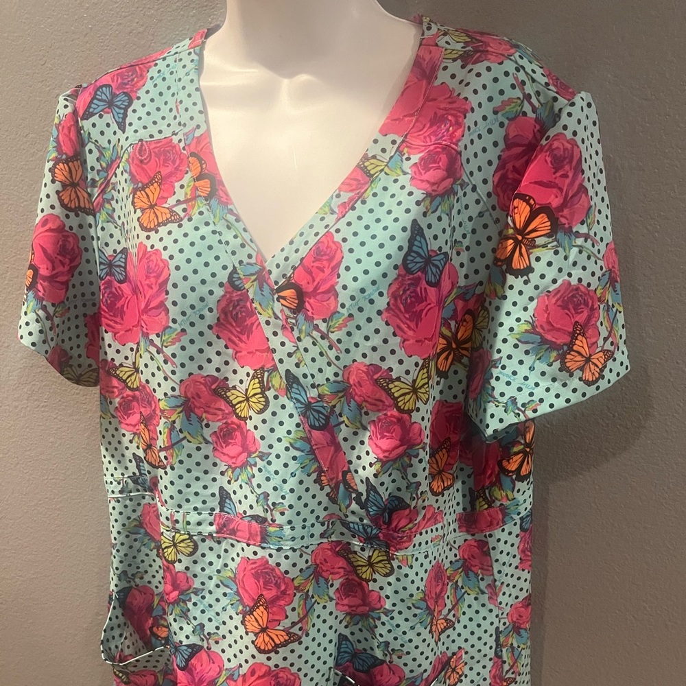 Betsy Johnson scrub top womens L